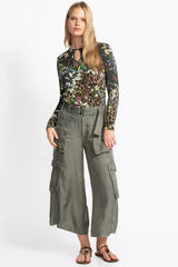 THE JANIE FAVORITE KEYHOLE TOP