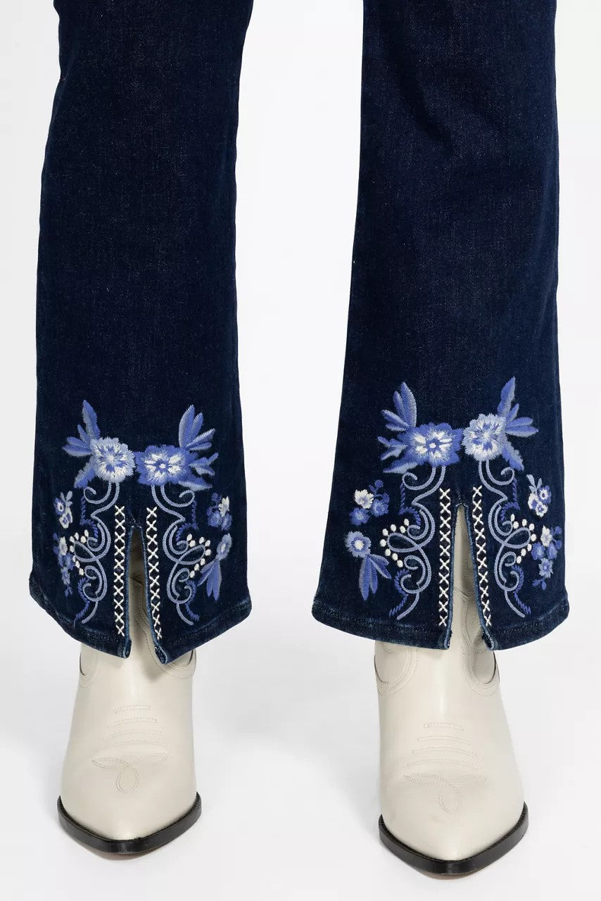 THE SLIT PULL ON KICK FLARE