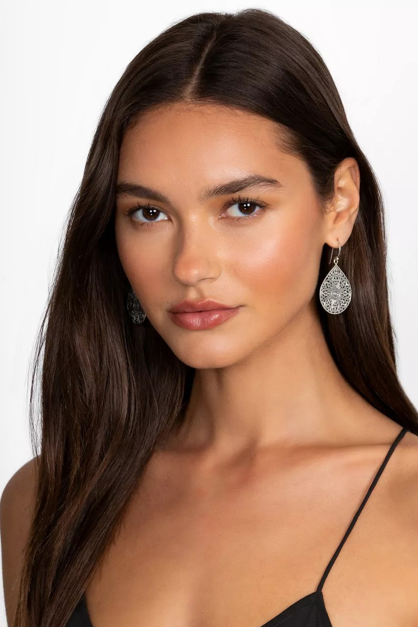 GLORIOUS TEARDROP EARRINGS