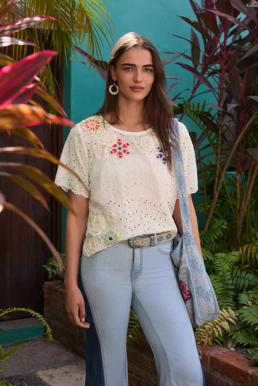 NYDIA APPLIQUE TOP