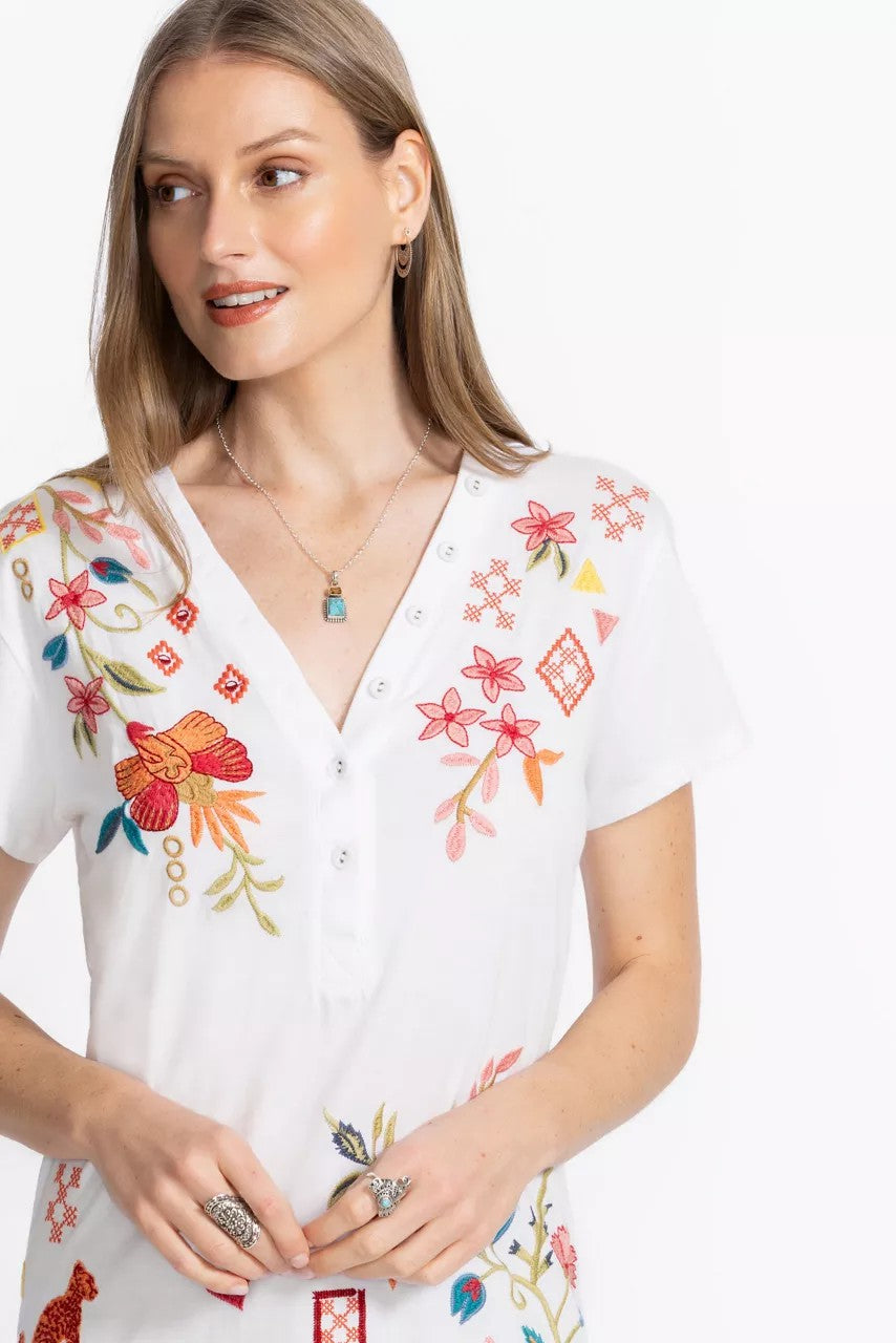 BUTTON NECK TEE