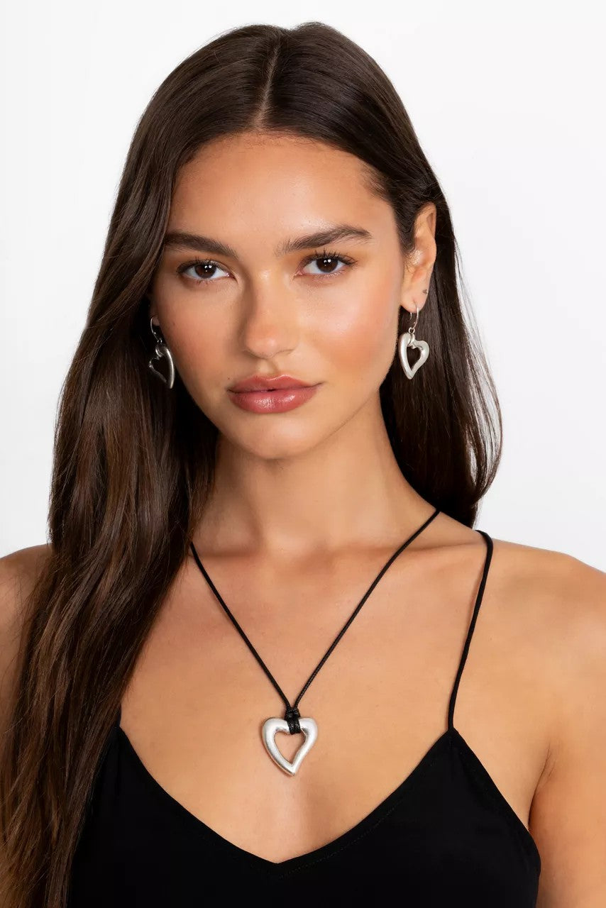 ABSTRACT HEART PENDANT NECKLACE